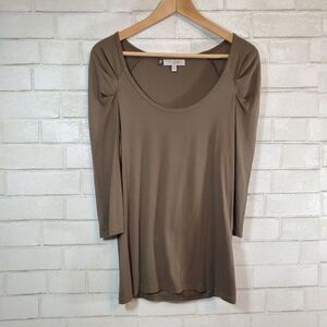 Jennifer Lopez scoop neck top